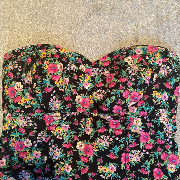 Guess size small strapless corset style top - Picture 2 of 6